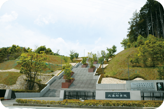 駅前正門・大階段